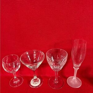 4 different size drinking glasses